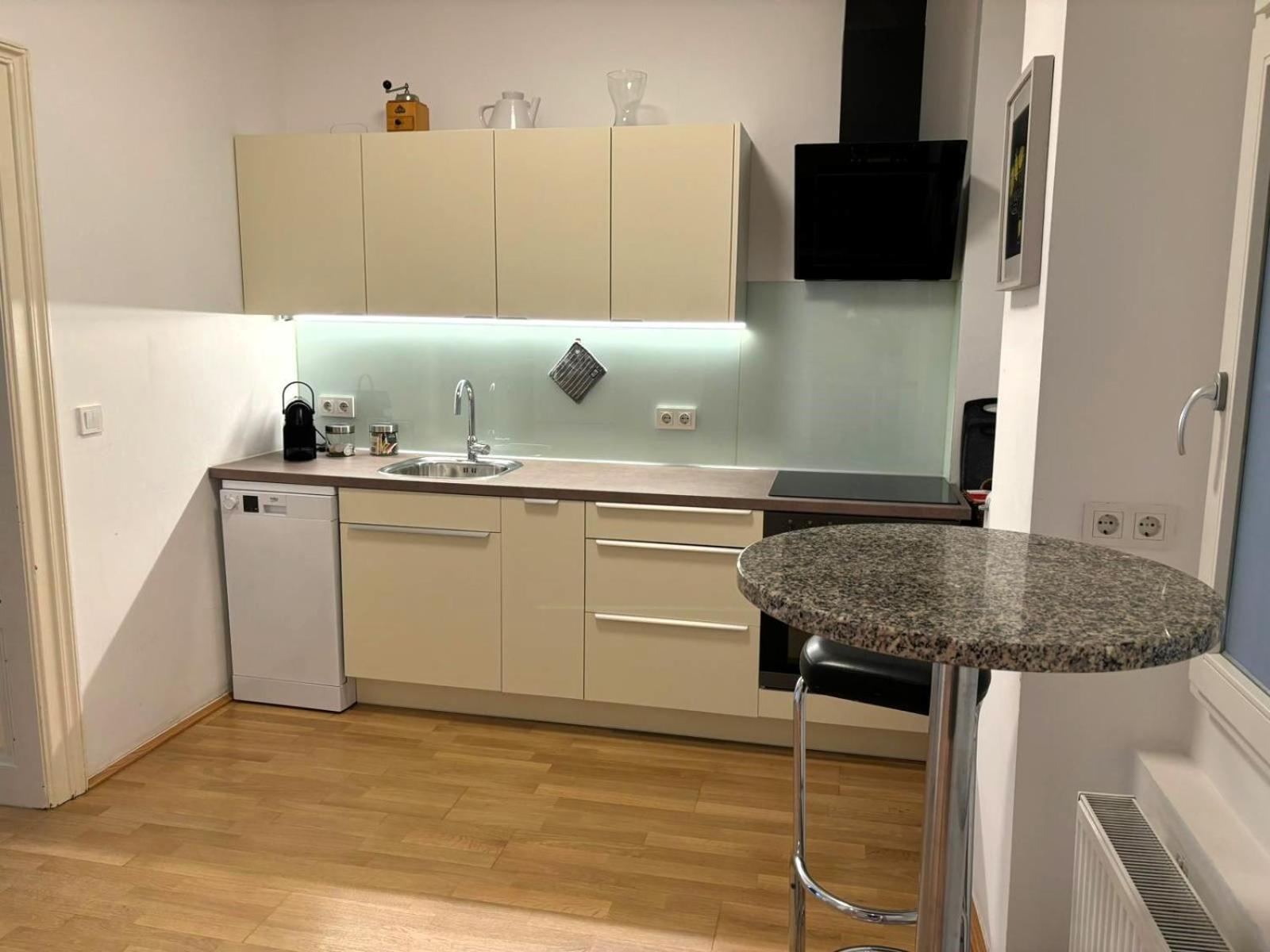 Casa Nostra - Schoene 3-Zimmerwohnung Am Augarten Wina Bagian luar foto